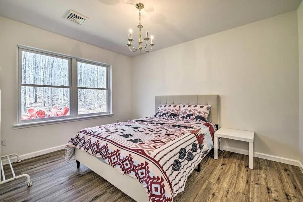 5 Bedrooms vacation house in Pocono Lake Resort - Housity