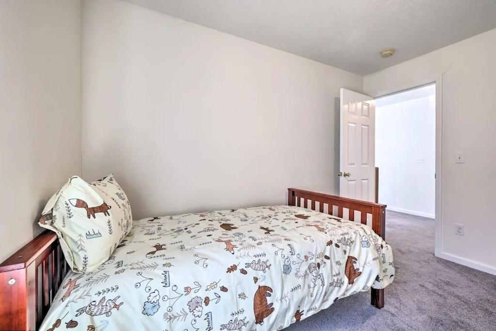 5 Bedrooms vacation house in Pocono Lake Resort - Housity