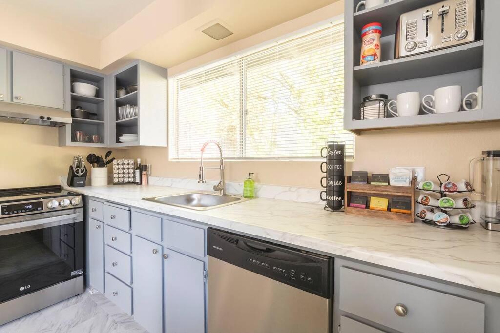 Walkable condo in heart of vibrant D/n Redmond - Housity