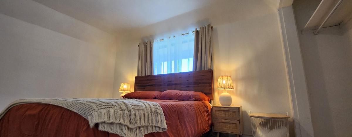 Gated Mountain Villa w/ Private Garage and King Bed - Housity