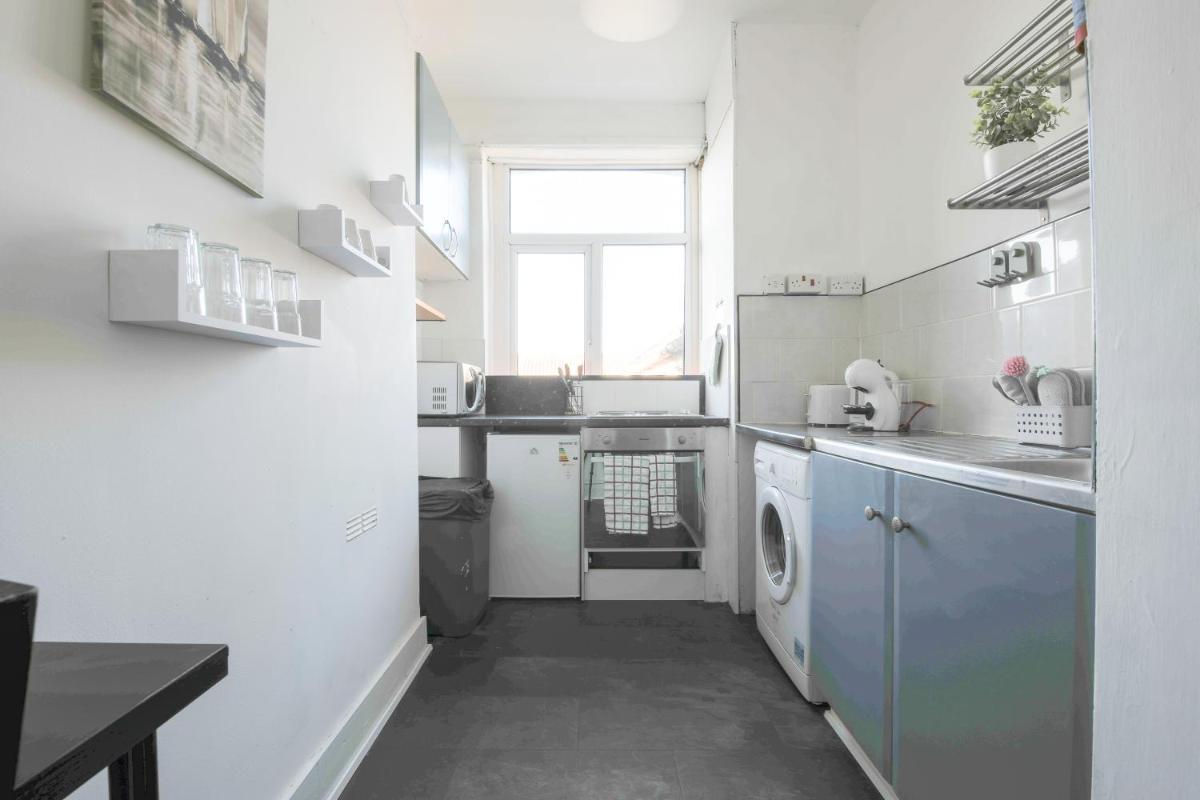 Central 1Bed Apartment close to Cardiff Bay and City Centre - Housity