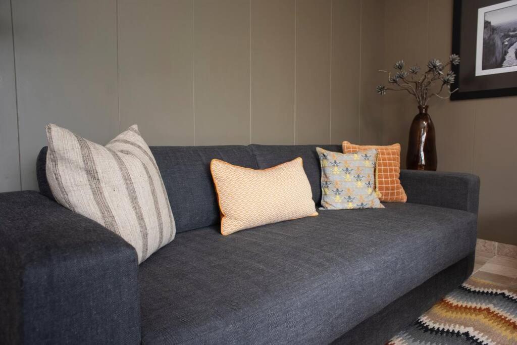 Designer Villa just minutes from City Center - Housity