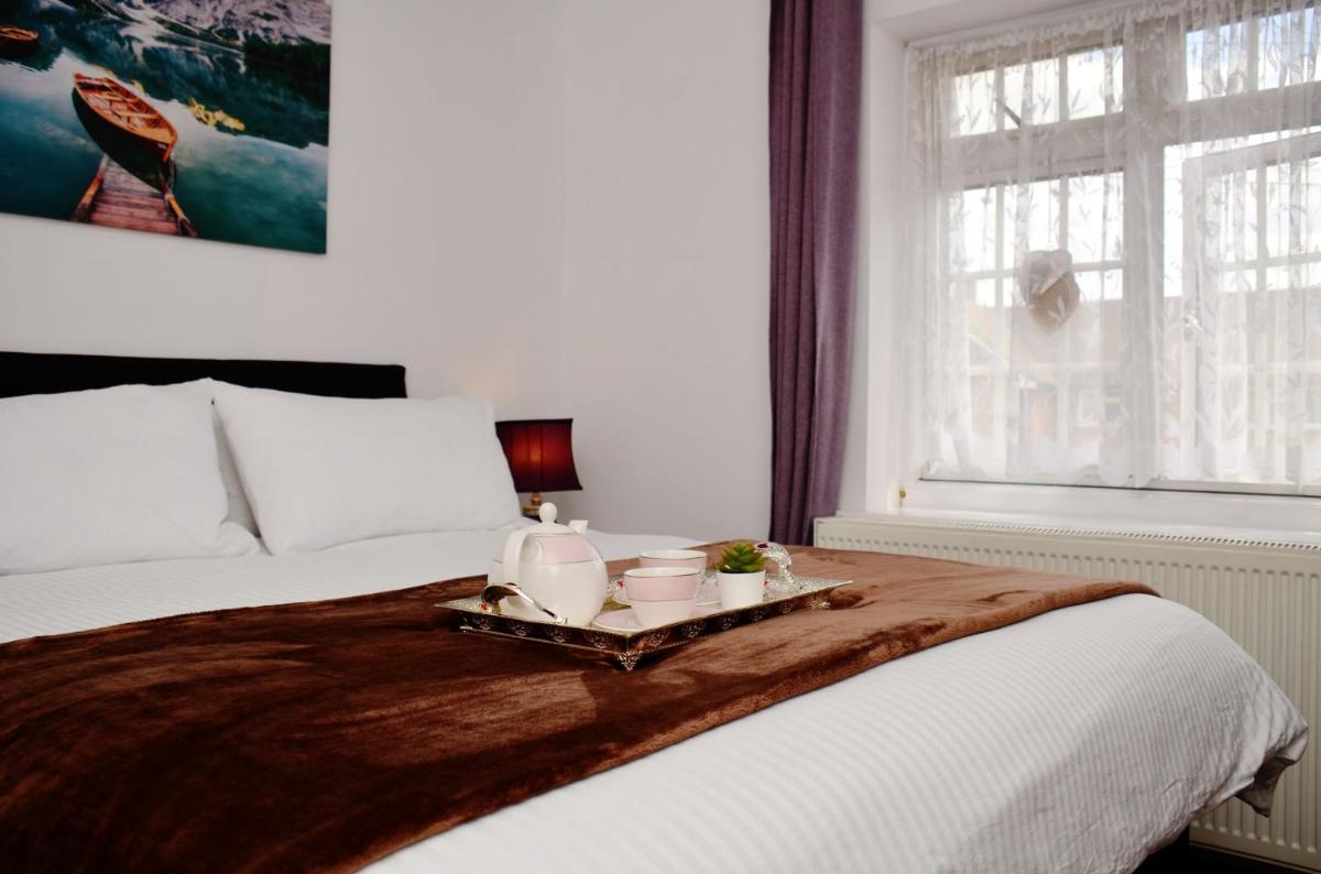 29EW-12 Dreams Unlimited Serviced Accommodation- HeathrowStanwell - Housity