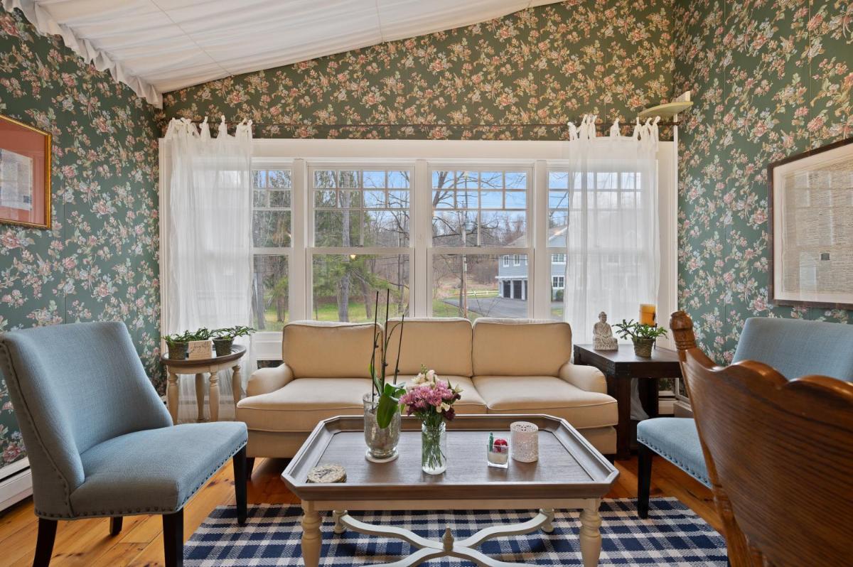 Brook Farm Inn - Housity