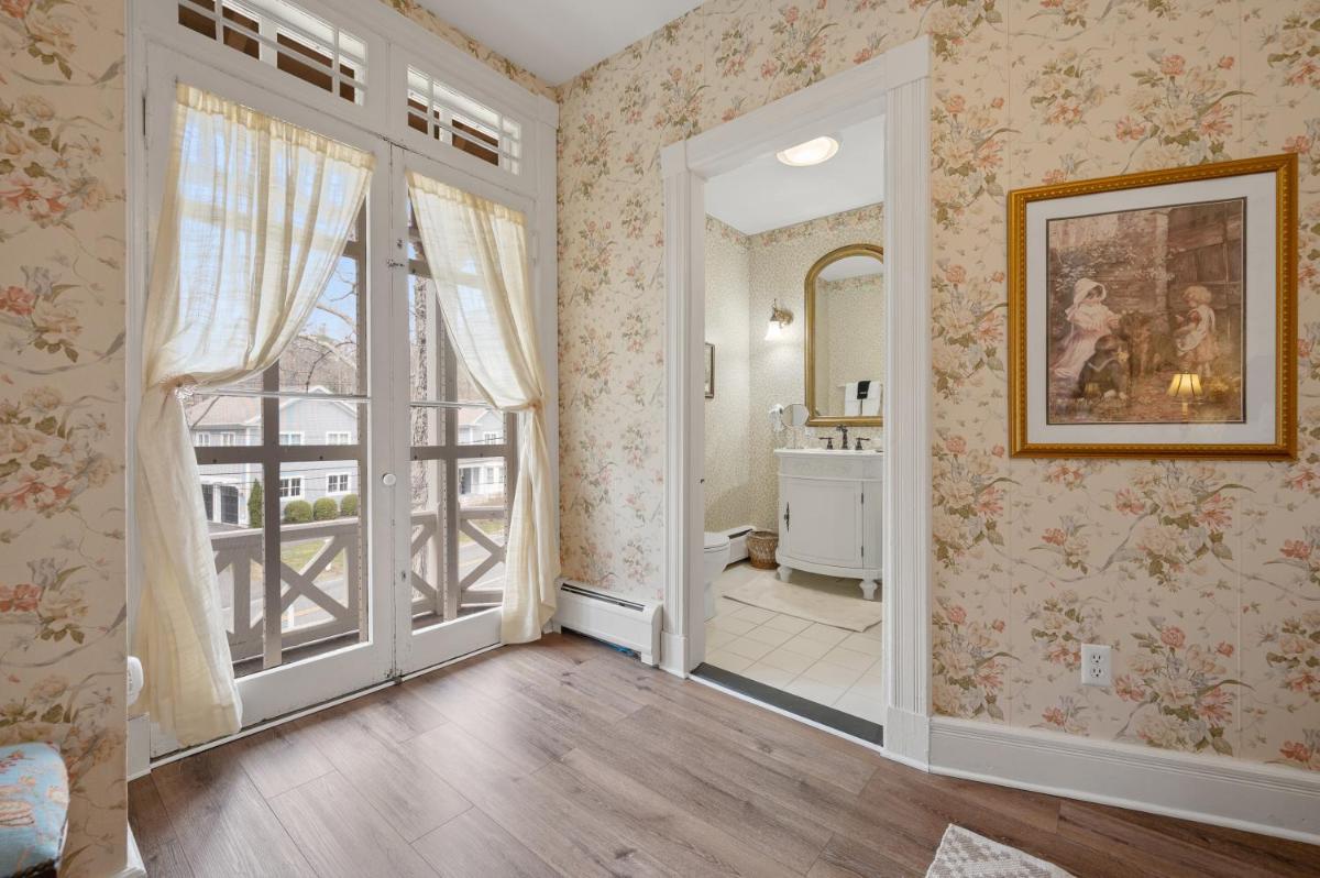 Brook Farm Inn - Housity