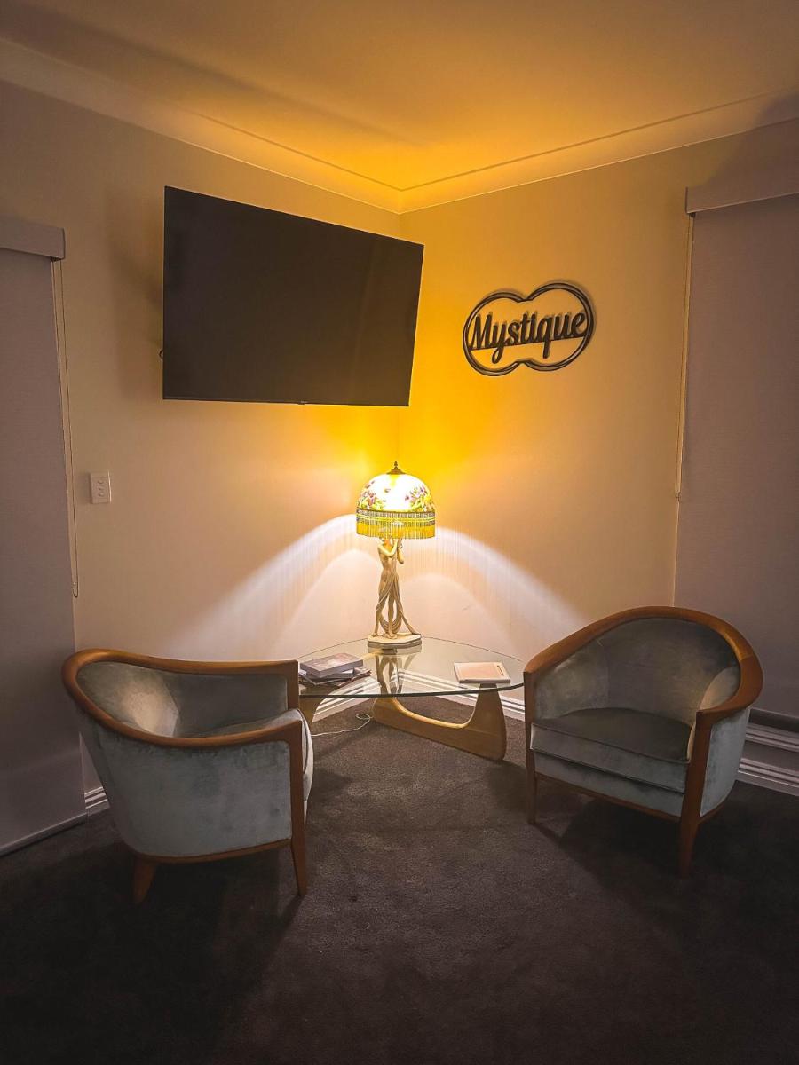 Tell Tales Bed & Breakfast - Housity