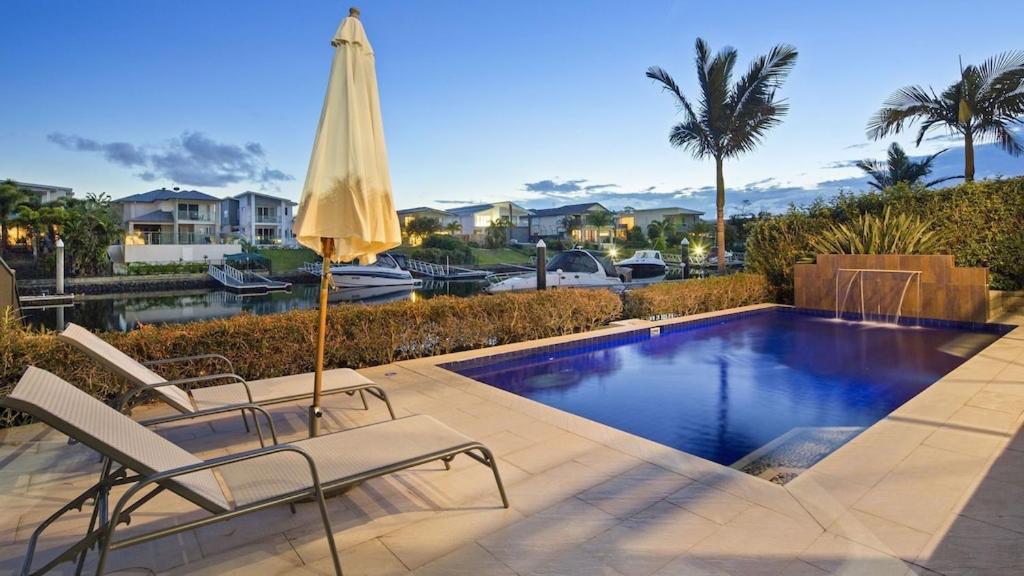 Luxury waterfront house close to Theme Parks and shops - Housity
