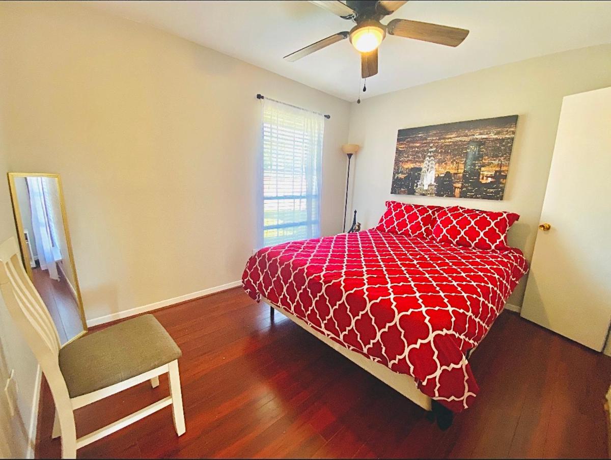 Luxury King Beds, Sparkling Pool, Sleeps up to 8 - Housity
