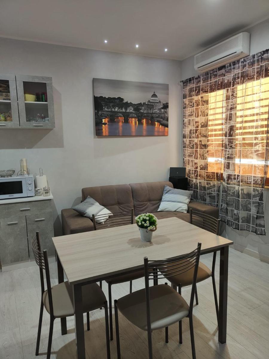 Roma Grey Suite - Housity