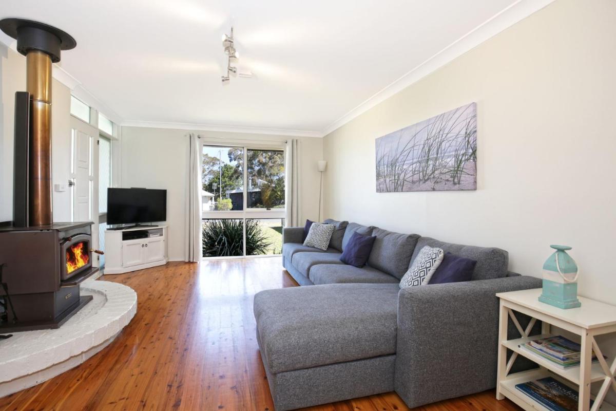 Hayes Beach House I Award Winner I 4 Mins to Beach - Housity