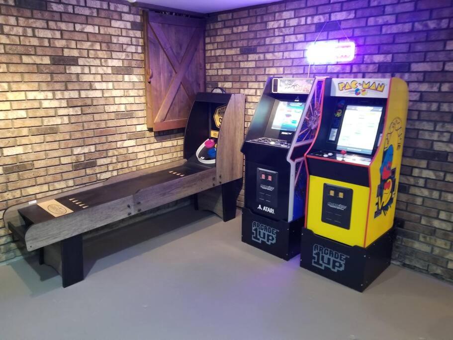The Barcade @ Fairlawn Heights near Avalon resort - Housity
