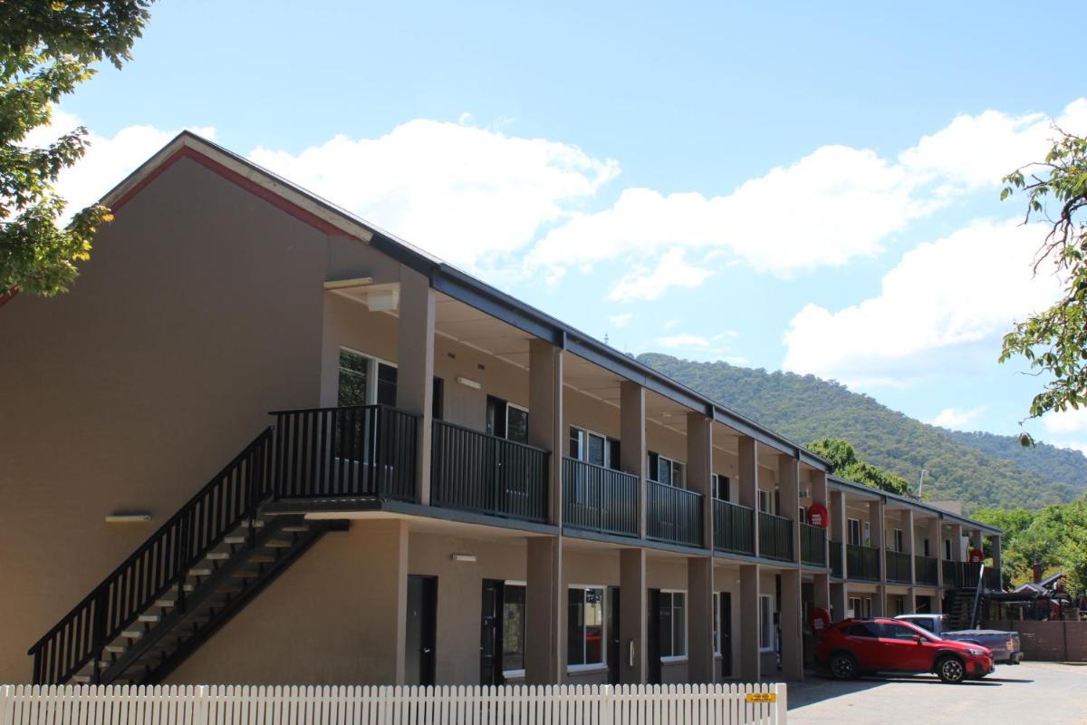 Alpine Hotel Bright - Housity