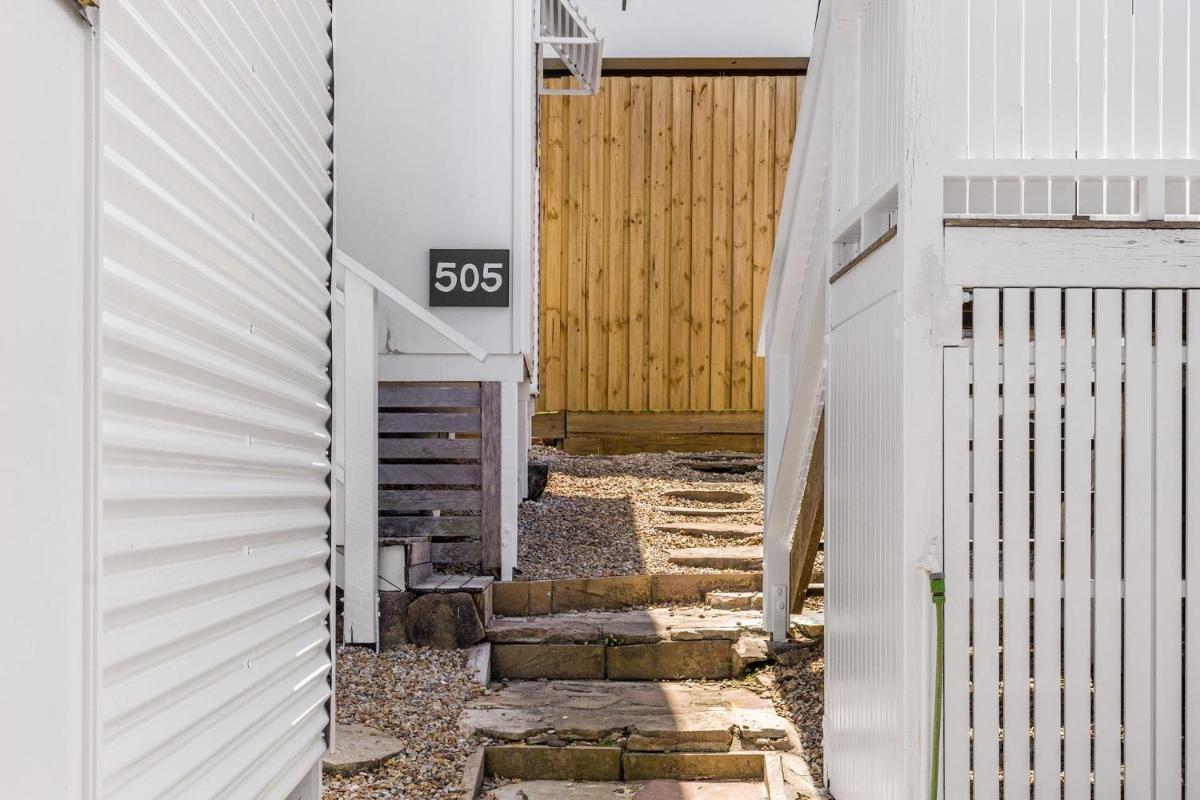 Sunset Bungalow 505 - Housity