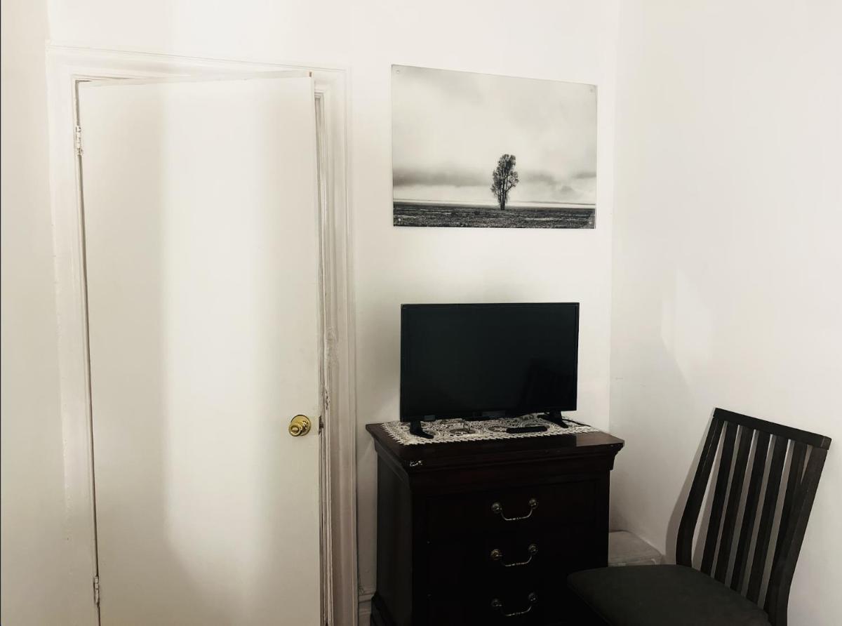 Cozy Comfort In Brooklyn - Housity