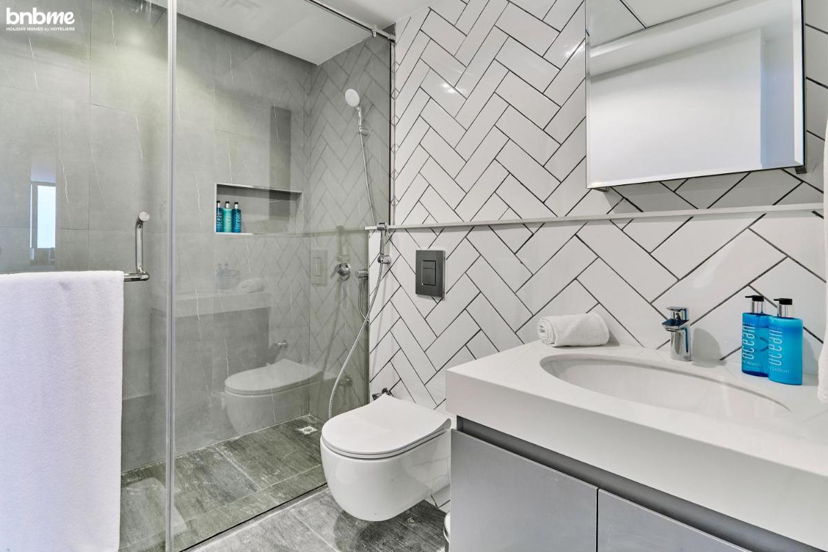 bnbmehomes - Huge Apt in JVC w- Big Balcony 1002 - Housity