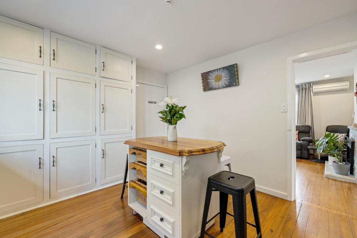 Suitetrails - Comfortable Character - Christchurch Holiday Home