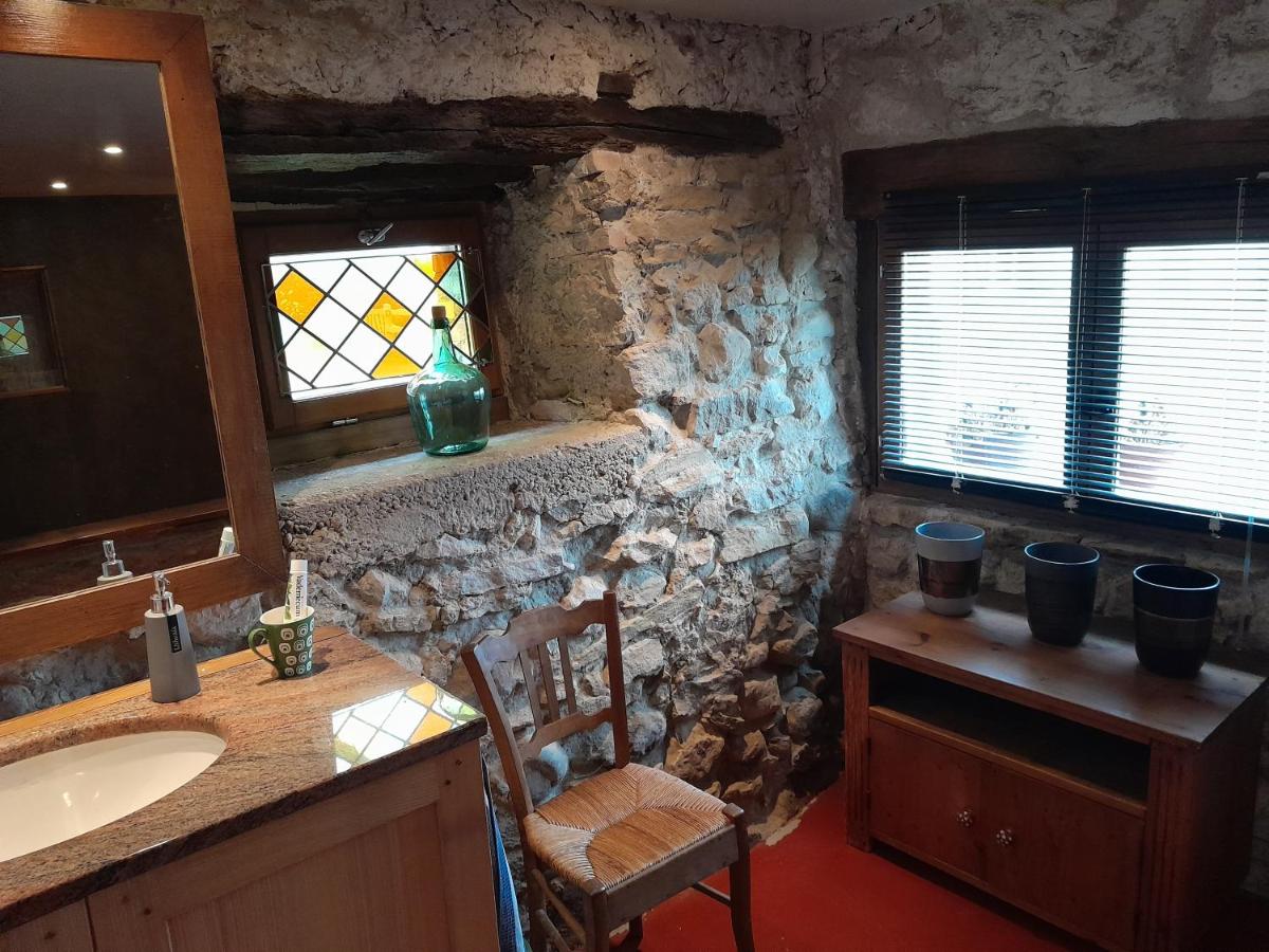 Grange rénovée et son jardin dans l'Avant Pays Savoyard - Housity