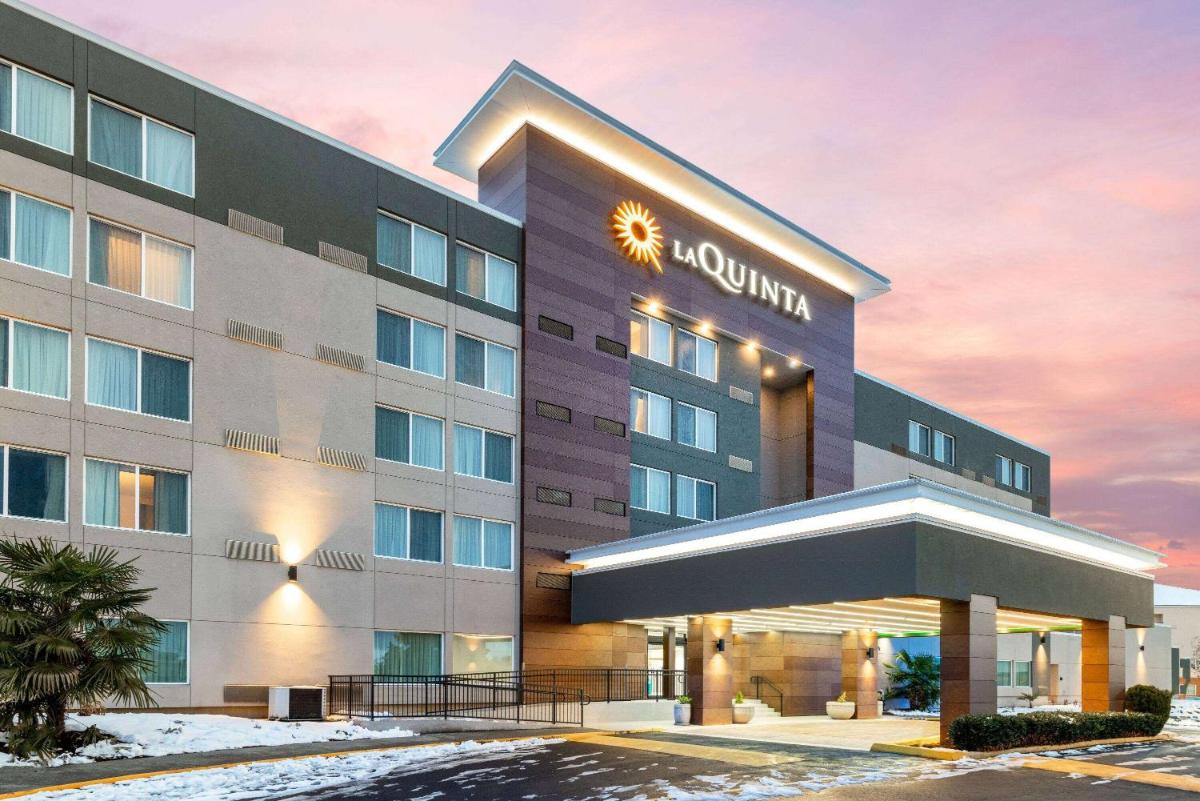 La Quinta Inn by Wyndham Lynnwood - Housity