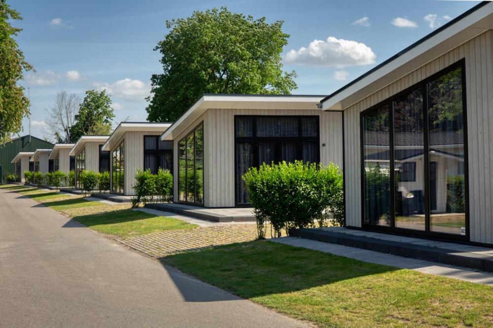 Recreatiepark Jachthaven De Veerstal Lathum - Luxe Chalet - Housity