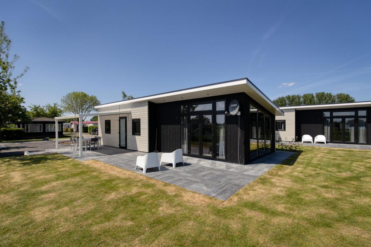 Recreatiepark Jachthaven De Veerstal Lathum - Luxe Chalet - Housity