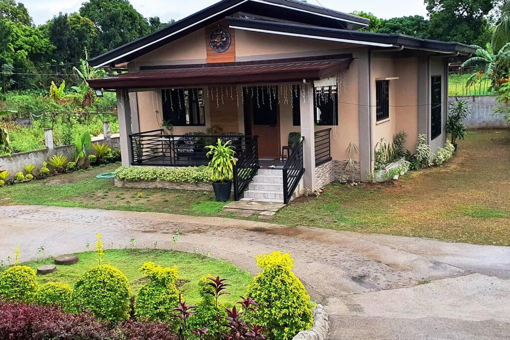 Villa Burgos Spacious Modern Entire House - Housity