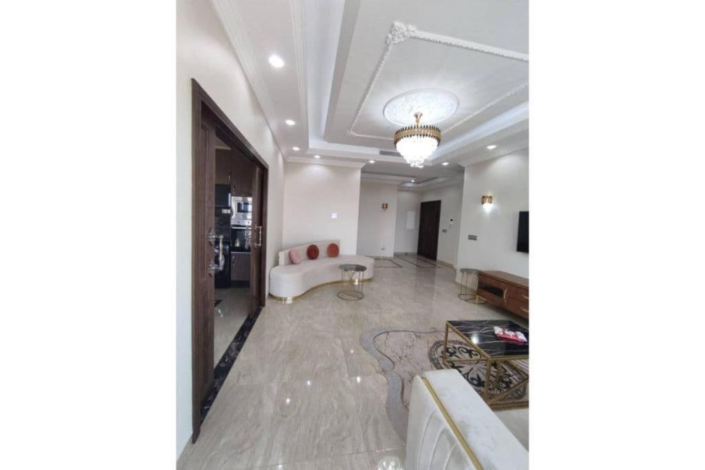 Luxury Sea View 3 Bedrooms, Central AC, WiFi - Housity