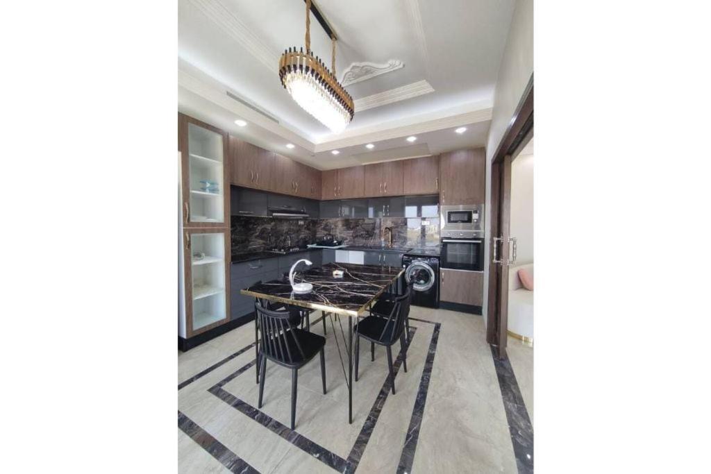 Luxury Sea View 3 Bedrooms, Central AC, WiFi - Housity