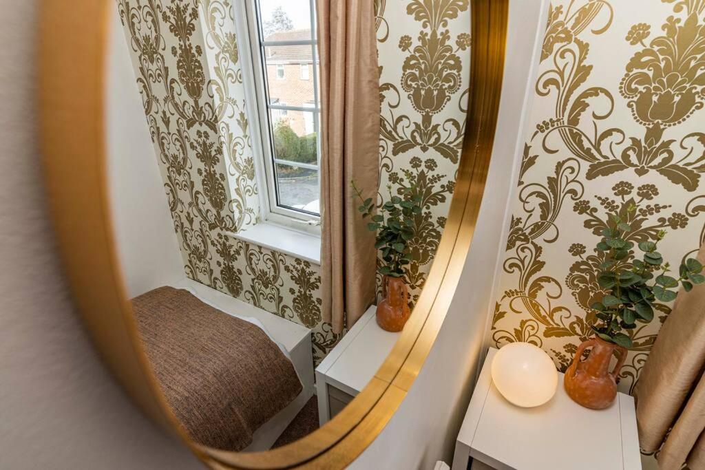 Oakwood House- 3 Miles from Derby City Centre - Housity