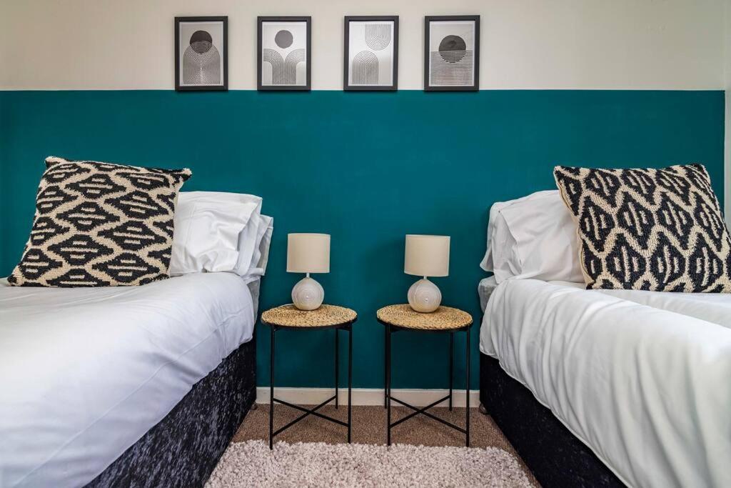 Oakwood House- 3 Miles from Derby City Centre - Housity
