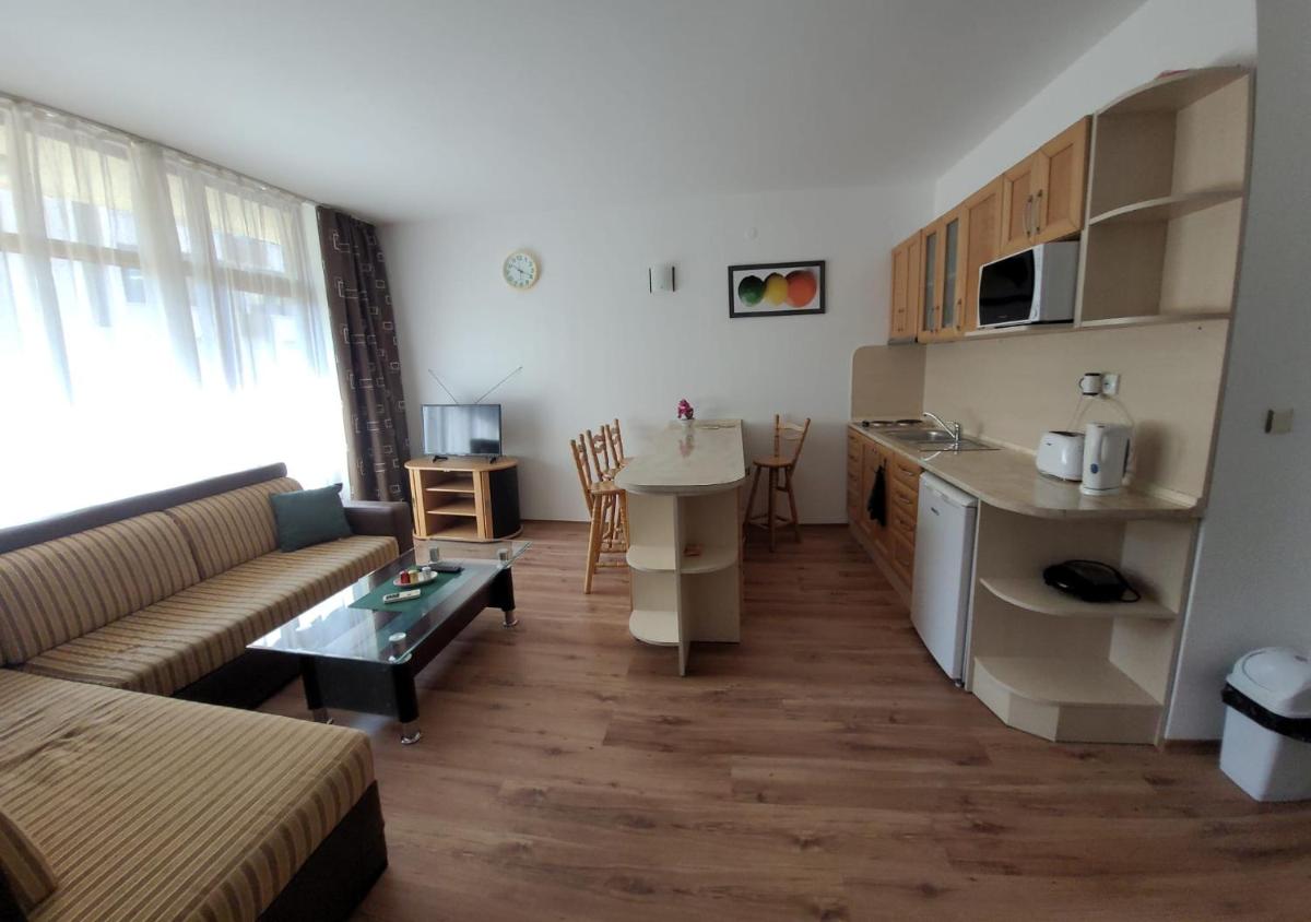 Destination Bulgaria 2000 Grenada Hotel Private Family Apartaments - Housity