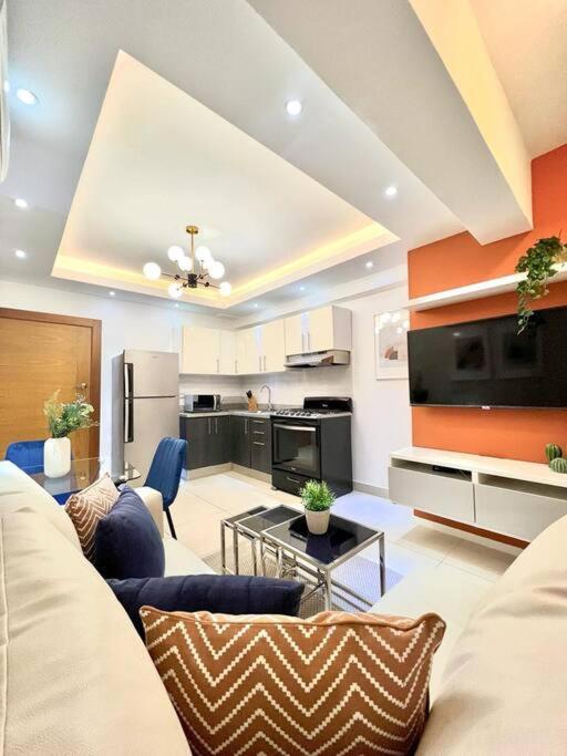 Central Park Tower- Modern Apartment - Centric- Pool, Gym & Sauna Centric - Housity