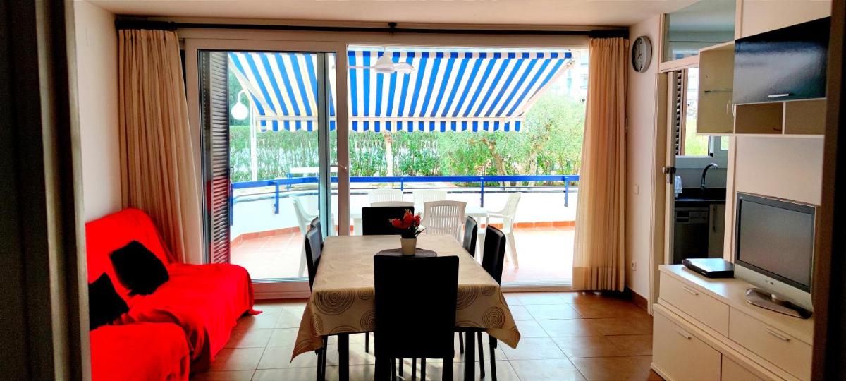 Beach apartment con terraza y piscina - Housity