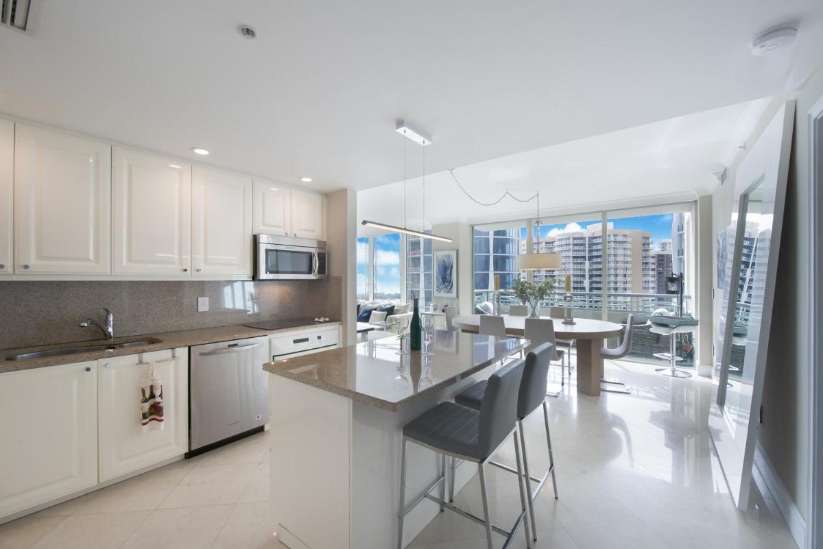 Ritz Carlton Coconut Grove Waterview 2 BR Apt apts - Housity