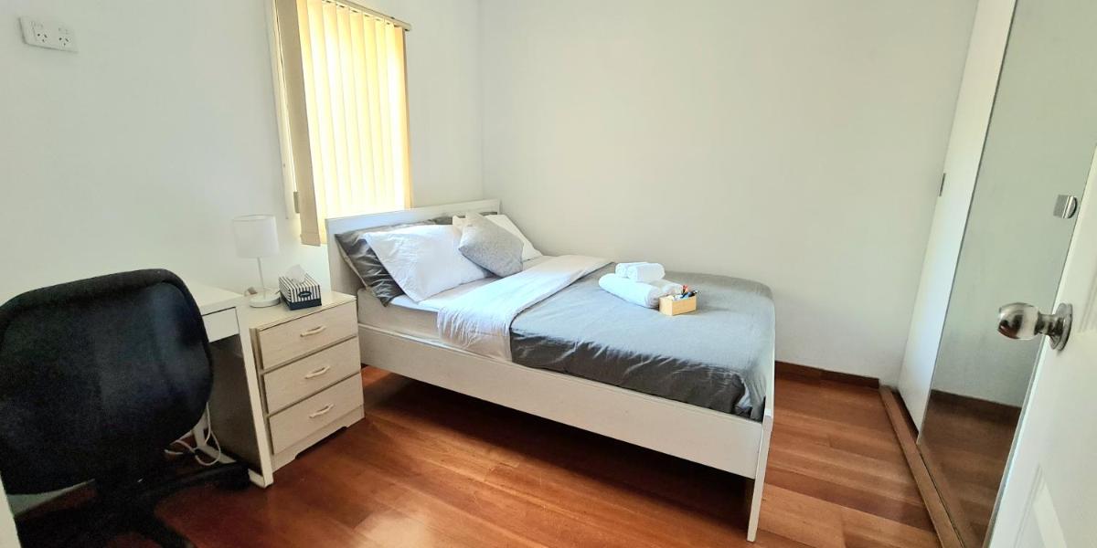 Nice room close to Melb Airport - Housity