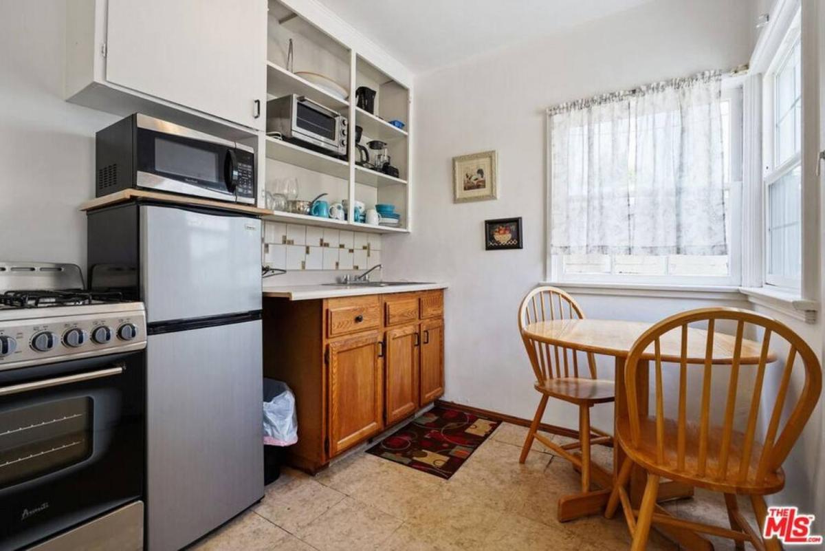 Suitetrails - Lovely Studio Apartment located in Santa Monica B