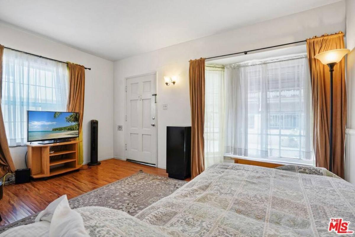 Suitetrails - Lovely Studio Apartment located in Santa Monica B