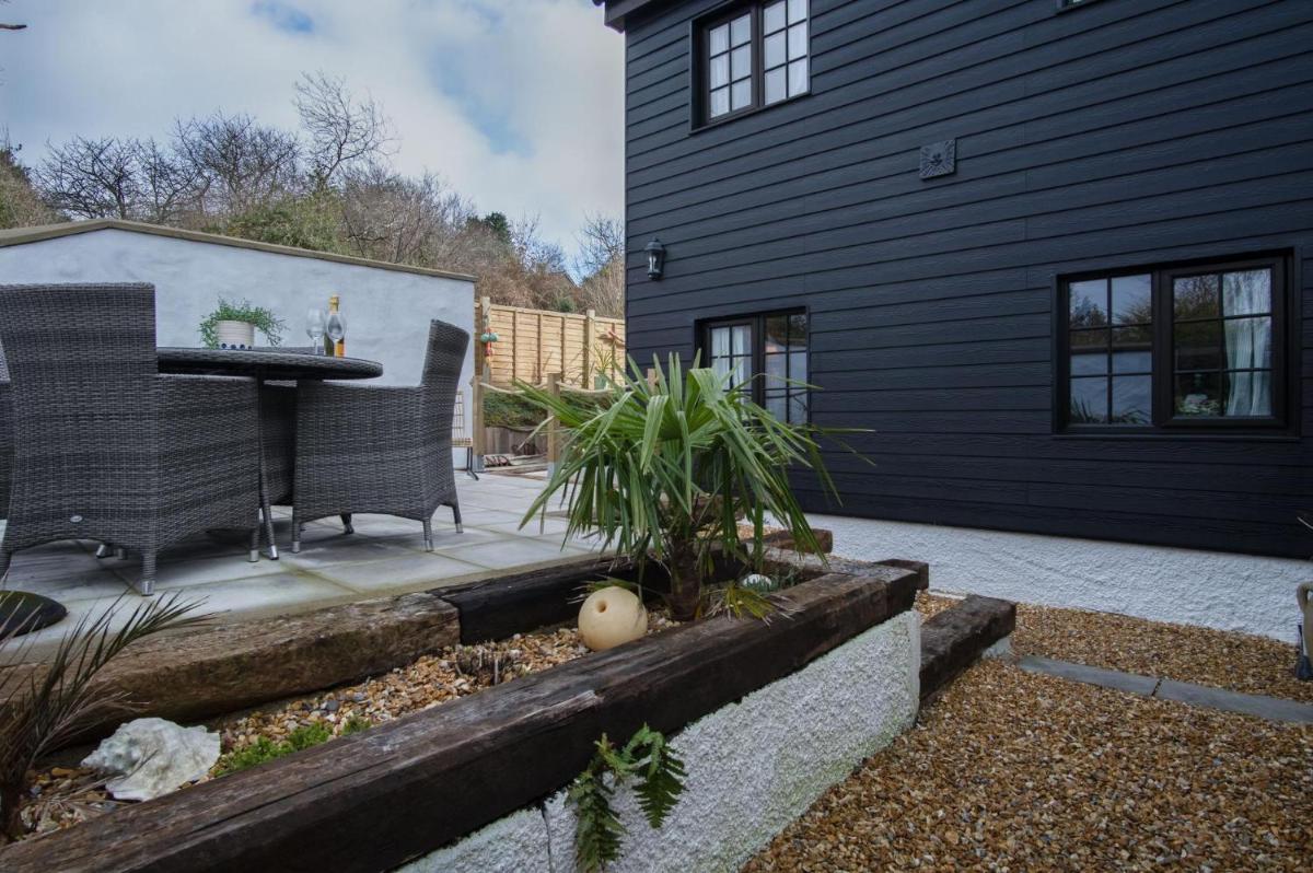 Suitetrails - The Old Spa - 2 Bedroom Cottage - Pleasant Valley