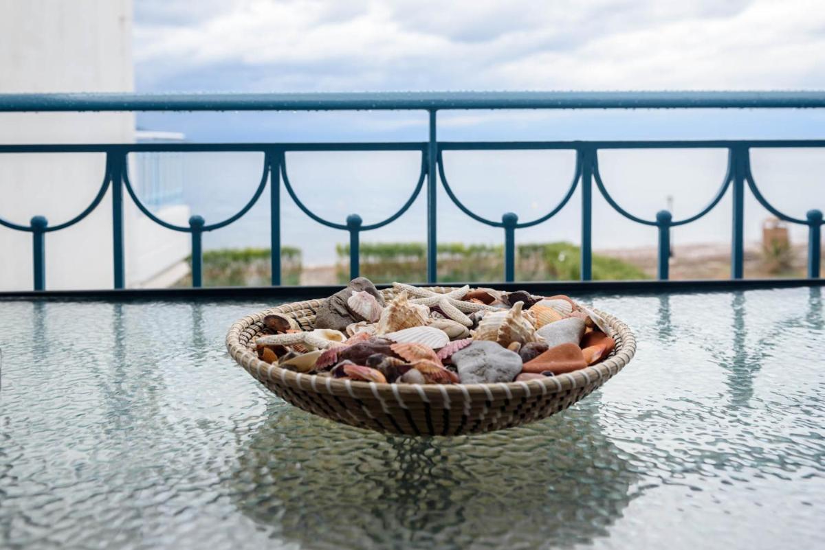 "SteliosDimitra" House with view in sea of Kantia - Housity