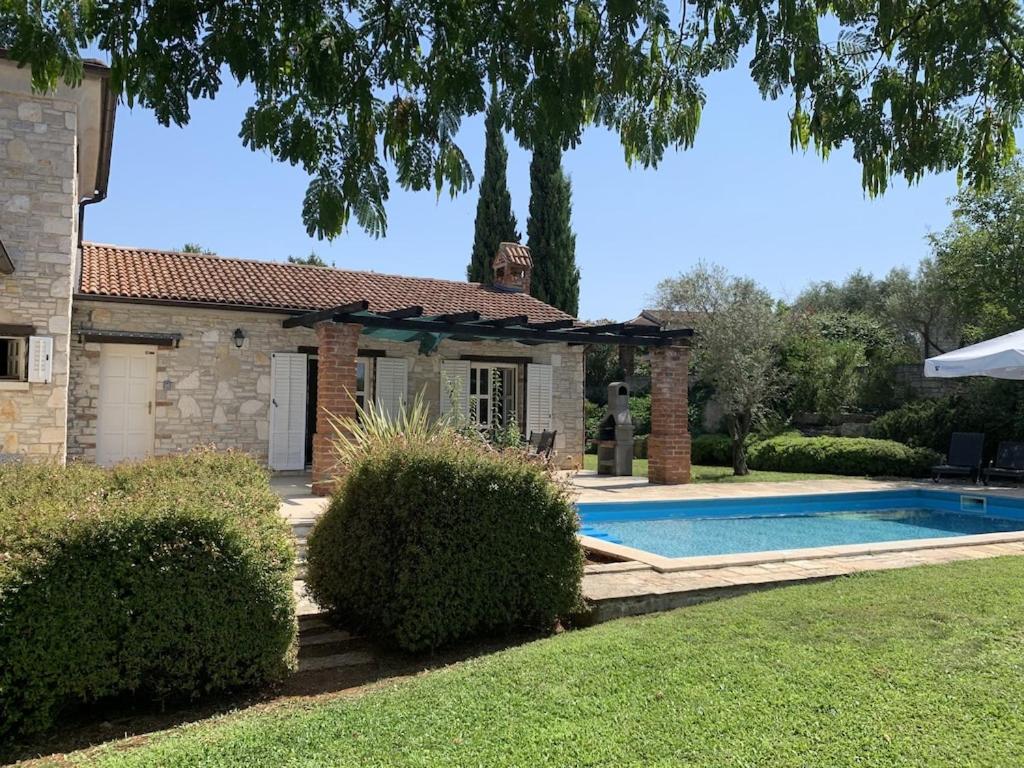 Villa Melissa - Istrisches Steinhaus mit Pool in guter Lage - Housity
