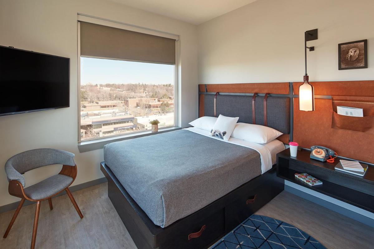 MOXY Denver Cherry Creek - Housity