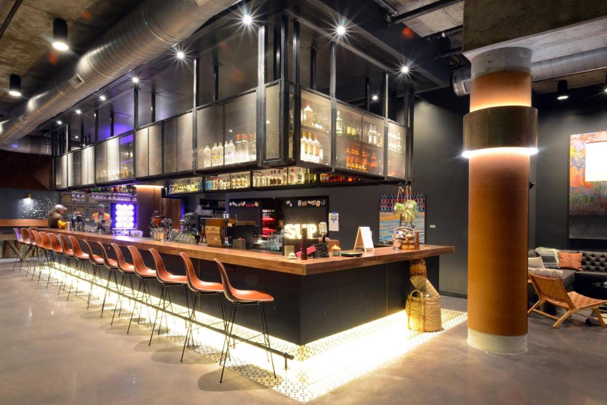 MOXY Denver Cherry Creek - Housity