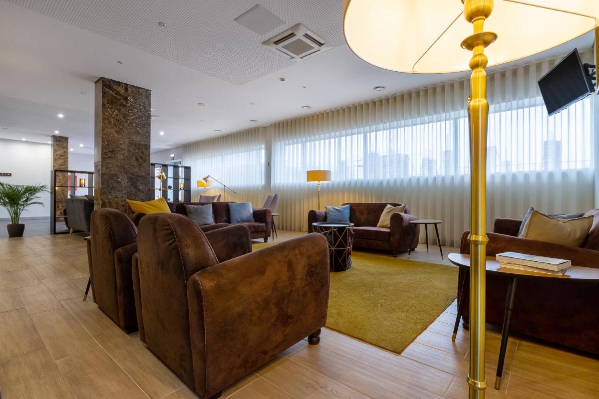 Uma área de estar em In Gold Hotel & Spa