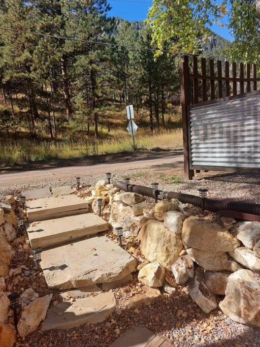 The Mountains are calling at Rock Creek Haven! Walking distance to Green Mountain Falls! - Housity
