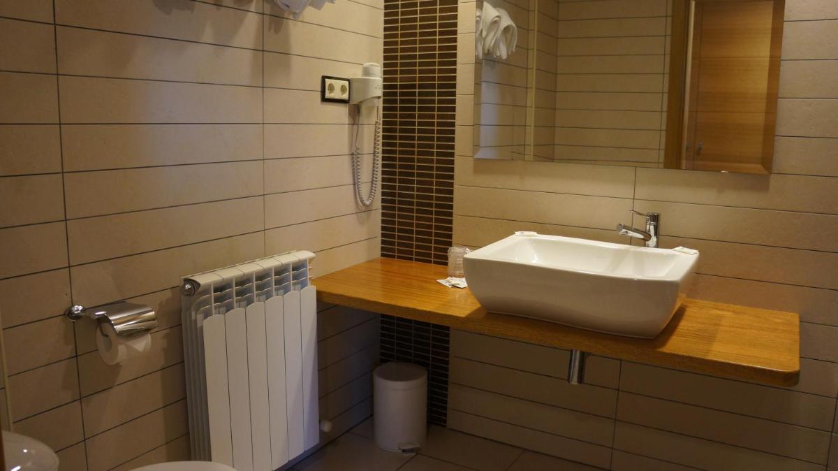 Hotel Los Nogales - Housity