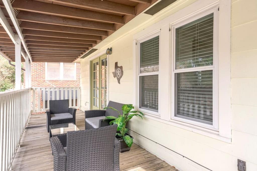 Stylish Stay w Texas Flair Apt Close to Med Ctr NRG Downtown - Housity