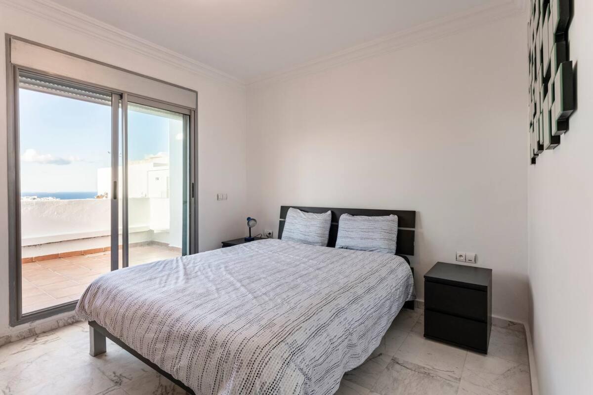 Sea view apartment - Housity