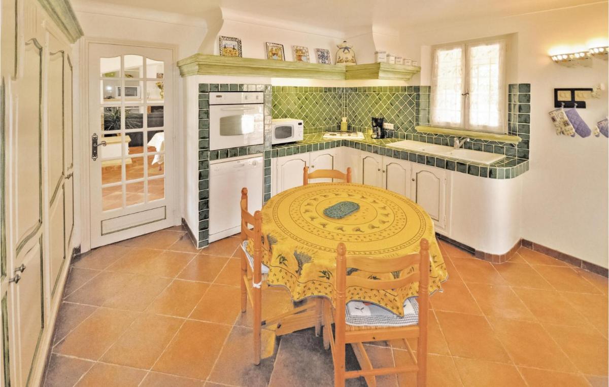 Amazing Home In Sainte Maxime - Housity