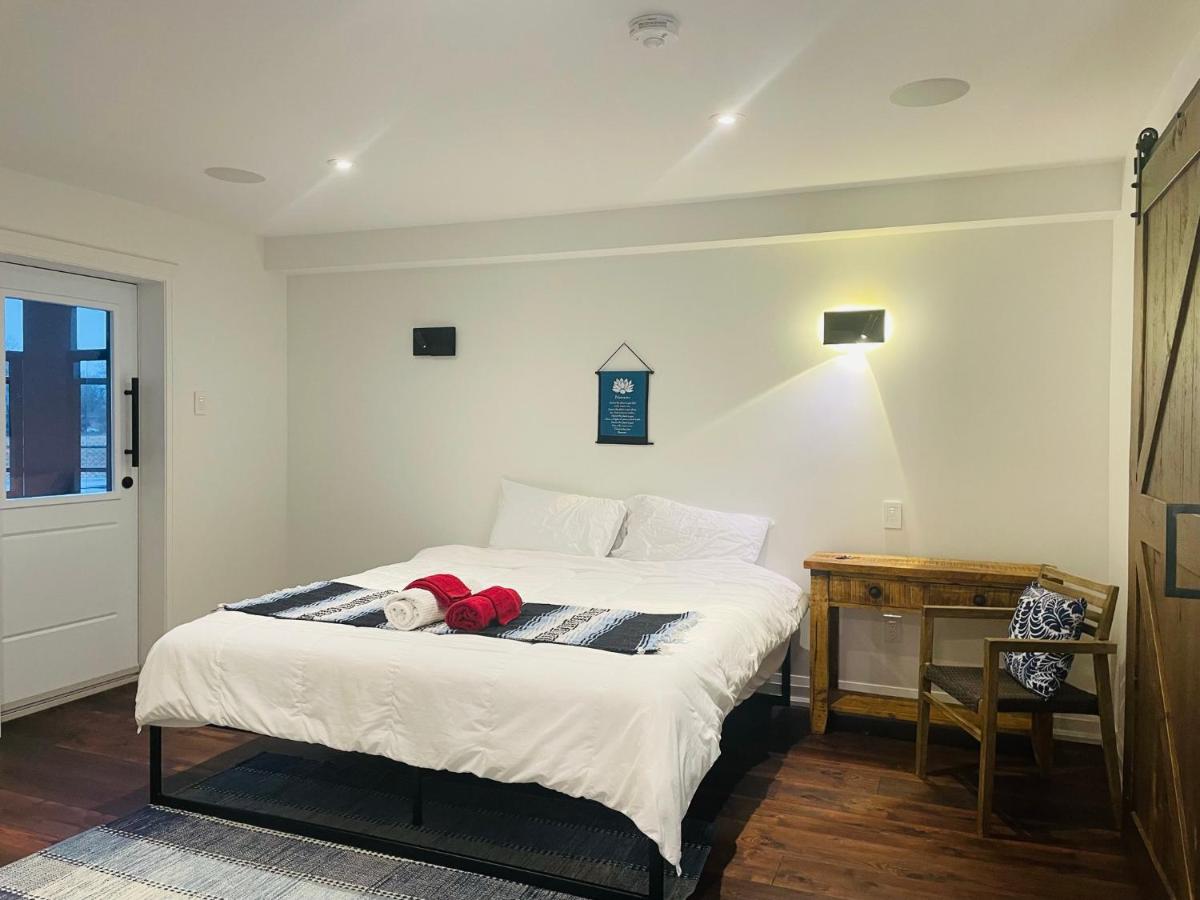 Superior King Ensuite Near Horseshoe Fall - Housity