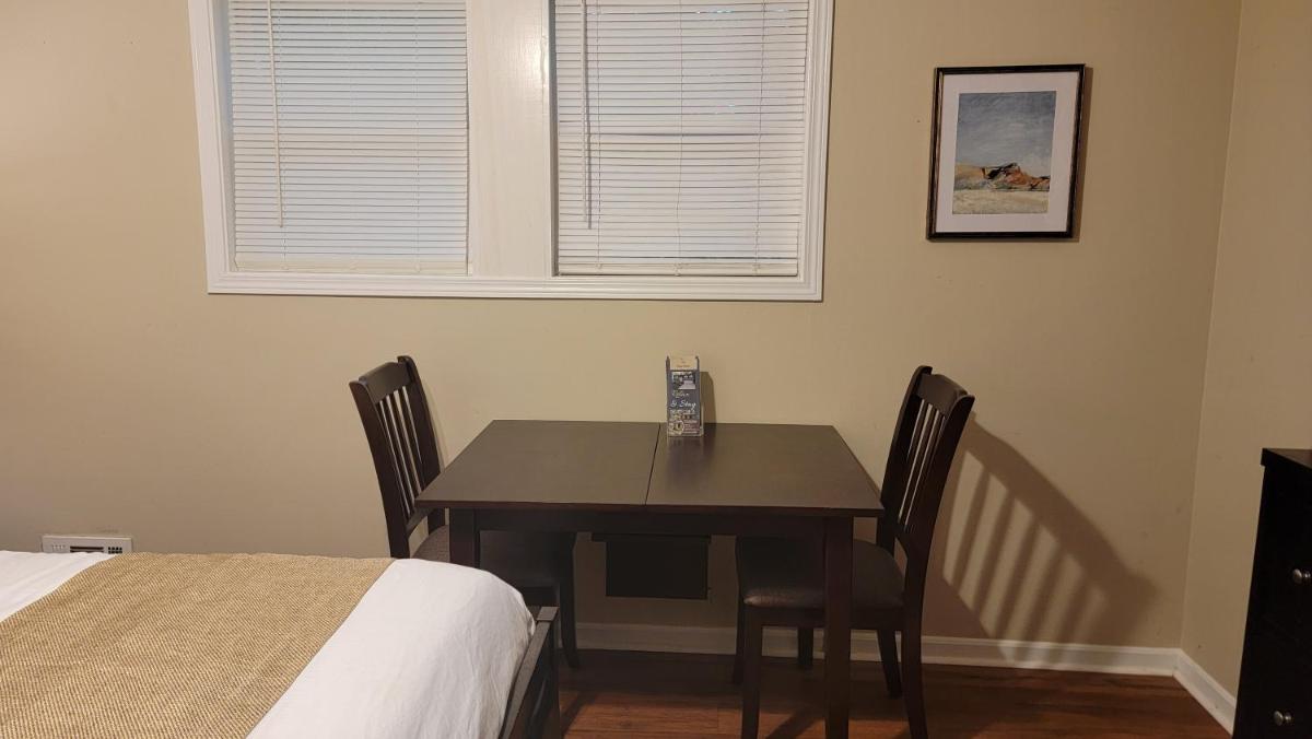 The King Suites - Netflix, Disney, Amzn Video -near ATL Hartsfield Jackson Airport - Housity