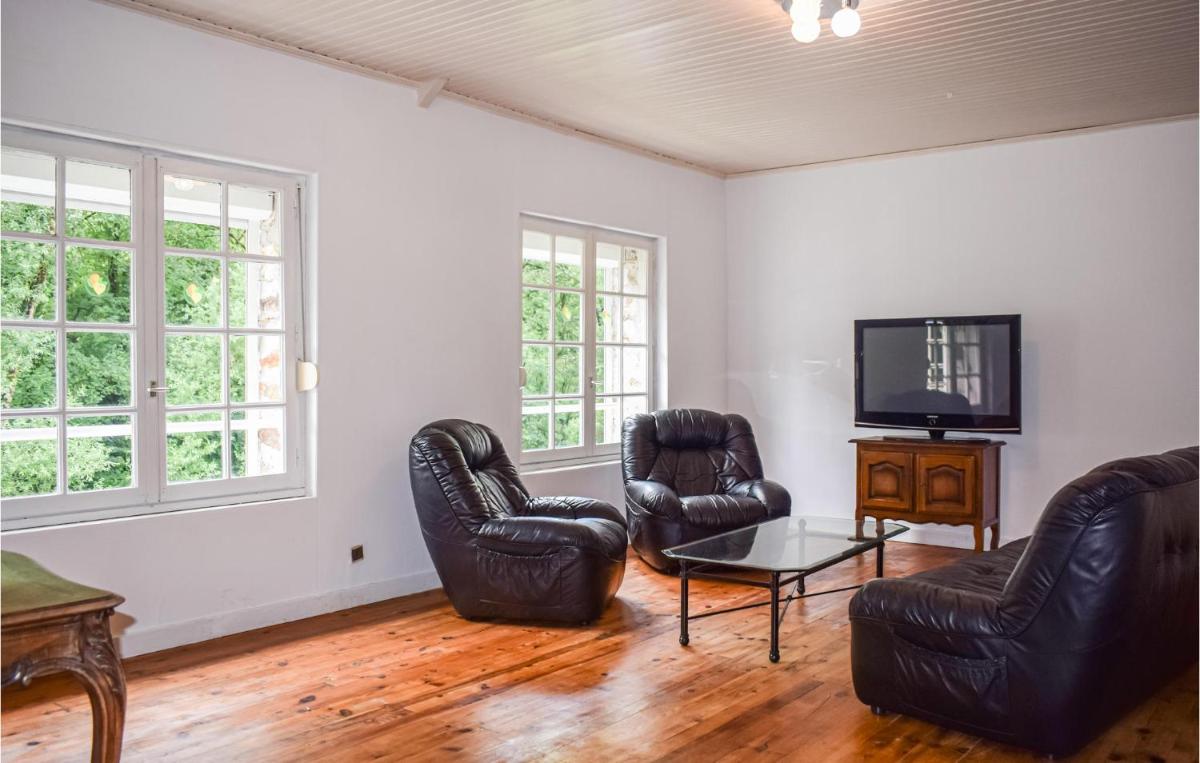 3 Bedroom Stunning Home In Langoat - Housity